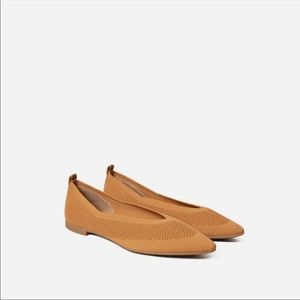 NIB Everlane gold/mustard yellow reknit point flat
